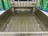 積み下ろしのしやすいデッキにはたっぷりと荷物を積み込んでいただけます。遊びから仕事まで、様々なシーンで頼れます♪