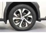 アウトバック専用、225/60R18のアルミホイール装備です!X-MODE搭載のSUV、アウトバックで山に悪路に安心してお出かけできます!