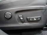 運転席はパワーシートなのでお好みのドライビングポジションに調整可能です♪