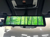 【アドバンスドルームミラー】後席の大きな荷物や同乗者で後方が確認しづらい時でも安心!カメラが撮影した車両後方の映像をルームミラー内に表示。クリアな視界で状況の確認が可能です!