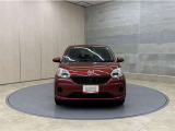 お車購入のポイントとなるフロントマスクです!シャープな目つきが印象的なデザインのヘッドランプです。