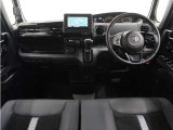 ◆視界広々で非常に運転しやすくロングドライブでも疲れを感じさせないすっきりとまとまったインパネ周りです。