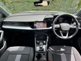 Audiのインテリアはエクステリア同様、優れたデザイン性とクオリティ、そして機能性を兼ね備えております。