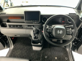 【前方視界】開放的な前方視界!運転がしやすく疲れにくいです♪窓が大きく、見通しがとっても良いおクルマですよ♪