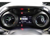 マルチインフォメーションディスプレイ付きのメーターです!エコ運転へ導く多彩な情報を表示してくれます。