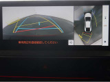 パノラミックビューモニター付きです。車両を上から見た様な映像を画面に表示。運転席からの目視だけでは見にくい、車両周辺の状況をリアルタイムでしっかり確認出来ます。