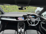 Audiのインテリアはエクステリア同様、優れたデザイン性とクオリティ、そして機能性を兼ね備えております。