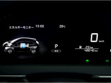 カラーディスプレイには運転をサポートするさまざまな情報を表示!
