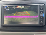 【バックカメラ】駐車時に後方がリアルタイム映像で確認できます。大型商業施設や立体駐車場での駐車時や、夜間のバック時に大活躍!運転スキルに関わらず、今や必須となった装備のひとつです!