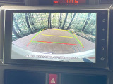 【バックカメラ】駐車時に後方がリアルタイム映像で確認できます。大型商業施設や立体駐車場での駐車時や、夜間のバック時に大活躍!運転スキルに関わらず、今や必須となった装備のひとつです!