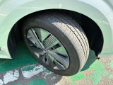 タイヤサイズは185/60R16です。
