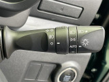 【オートライト(AUTO)】外の明るさをシステムが感知して、自動でヘッドライトが点灯します!ヘッドライトをつけ忘れを防ぐ便利機能です。