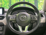 【純正革巻きステアリング】上質な革を使用することで、手にしっかり馴染みとても運転しやすいハンドルです♪