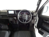 視界良好、操作しやすい運転席です。