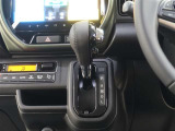 ストレート式のシフトレバーを採用しております♪シンプルなので、誰でも使いやすいですネ☆
