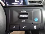 プロパイロットスイッチ!速度を設定するとアクセルを踏んでなくても走ります。高速道路等の運転に便利な機能です。