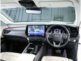 デザインもよく、居心地のよい運転席ですね。分かりやすいスイッチ類ですから操作もしやすく運転をサポートします。