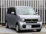 当店は、県道3号線(さいたま栗橋線)蓮田駅入口交差点の南角にございます。最寄り駅は、JR宇都宮線 蓮田駅です。常時25台の展示車をご覧いただけます。事前にご連絡いただければ駅までお迎えに上がります。