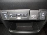 運転席&助手席シートヒーターが付いてます。寒い冬でもスイッチONで座面をあたたかくして、ドライブをさらに快適にしてくれます。HIとLOの2段階に温度設定が可能です。
