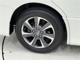 タイヤサイズは205/60R16!純正アルミホイール!残り溝は5ミリ程度です!