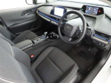 シンプルで使いやすいデザインの運転席です。