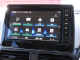 ナビゲーション+AV 2画面表示(デュアルウィンドウ)、地デジTV、FM/AM、Bluetooth Audio、microSDカード(音楽/動画ファイル再生)、ハンズフリーフォン、スマホでの地図更新が可能な高性能大型ナビです。