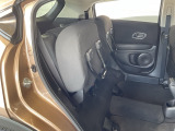 後部座席を跳ね上げるともう一つの荷室が!背の高い荷物も大丈夫。