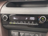 オートエアコンは温度を設定するだけで、自動で風量などを設定してくれます。運転しながら操作も必要ないので、安全性も向上します。