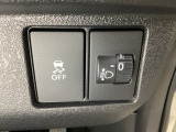 ハンドルの右側にはヘットライトリベライザーとVSA(ABS+TCS+横滑り抑制)の解除スイッチがついています。ヘッドライトリベライザーは道路状況や積荷の加重に応じてライトの高さを調節できます。