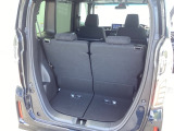 コンパクトボディーなのに、荷室はこんなに広々!たくさん荷物が積めますよ。日常からお出かけまで、さまざまなシーンにあわせて変化する多彩なシートアレンジ。