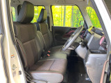 運転席シート廻りは使用感も少なく、良好な状態となっています。前オーナー様が丁寧に使っていたことがよくわかりますね。