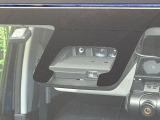 【スズキ セーフティサポート】走行中に前方の車両等を認識し、衝突しそうな時は警報とブレーキで衝突回避と被害軽減をアシスト。より安全にドライブをお楽しみいただけます。