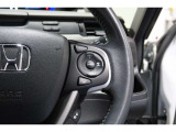 Hondaセンシングの機能のひとつ、アダプティブクルーズコントロール付!アクセルから足を離しても設定したスピードと前車との車間を保ち走行してくれます!車線維持もアシスト☆高速道路で疲労軽減ですね☆