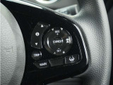 ◆アダプティブクルーズコントロール◆予め設定した車速内でクルマが自動的に加減速。前走車との適切な車間距離を維持しながら追従走行します。【LKAS】車線維持支援システムでステアリング操作を支援。