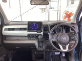フロントガラスが大きく、ワイドな視界で運転もしやすくなるように、設計されています。