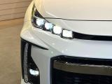 【LEDヘッドライト】悪天候や夜間走行時も良好な視界を確保し安心して運転できる高輝度LEDヘッドライトを装備!点灯速度が早く、消費電力も抑えられています。