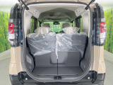普段のお買い物や通勤、送迎等に十分な荷室スペースを確保しております。セカンドシートを倒すと、大きな荷物の積載も可能です♪
