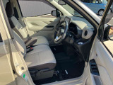 大きな窓で視界が良く運転がしやすいです