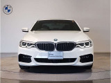 【キドニーグリル】BMWは約90年もの間、ほぼ全ての車両にひと目でBMWだと分かるこの特徴的なフロントグリルが備えられ、デザイン・アイコンとして親しまれてきました。