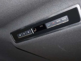 オートエアコン付車です。自動で温度と風量を設定する優れものです。