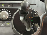 ハンドルに近い位置で、運転席からも見やすく操作しやすい ☆★インパネシフト★☆ どのギアに入っているか一目瞭然(^^)