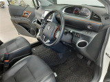 ■ 運転席 ■ 雨の日の視界もクリアーに!ウィンドウ撥水ガラス系コーティング!! 雨の日の運転が苦手なお客様におすすめのオプションです。