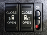 運転席からもスライドドアをボタン操作でスピーディーに開閉できます!またスマートキーでも操作できるので便利です。