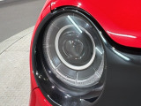LEDヘッドライトは、点灯の瞬間から最大光量を発揮し、突然暗くなるトンネルなどでの安定感を高めます。