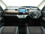 ◆視界広々で非常に運転しやすくロングドライブでも疲れを感じさせないすっきりとまとまったインパネ周りです。
