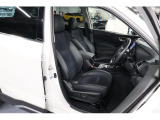 運転席・助手席パワーシート!運転席にはリバース連動ドアミラー、ドアミラーメモリー&オート格納機能、アクセスキー対応運転席シートポジションメモリー機能を装備しております!