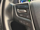 運転中、オーディオの操作をしてて、ハッとしたことはありませんか?ステアリングスイッチは、運転中でもハンドルでオーディオの操作が可能です。安全なドライブをサポートします。
