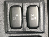 【両側パワースライドドア】スマートキーや運転席のスイッチで後席両側スライドドアの開閉が可能♪電動だから力を入れてドアを開ける必要が無く、小さなお子様でも簡単に開け閉めでき快適です♪