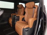 ゆとりある広々とした車内空間は、ドライブを始め買い物やレジャーなど、幅広く活躍します。一人でもみんなとでもお出かけを楽しみましょう!