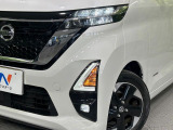 【LEDヘッドライト】悪天候や夜間走行時も良好な視界を確保し安心して運転できる高輝度LEDヘッドライトを装備!点灯速度が早く、消費電力も抑えられています。